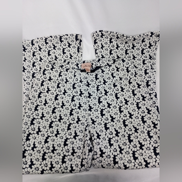 WILLOW ROOT Y2K Black and White Floral Cropped Flare Pants (#160) - Picture 5 of 5